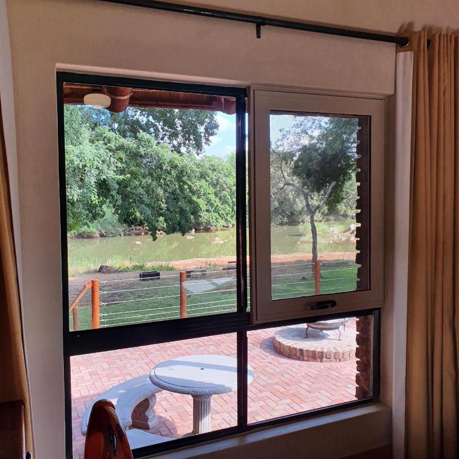 Ekuthuleni River Front Chalets Maruleng Eksteriør billede